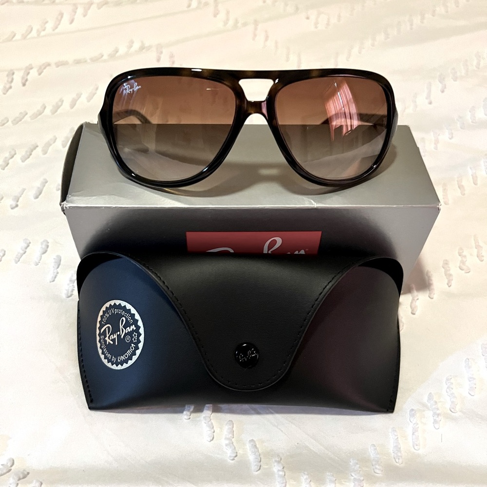 RAY-BAN sunglasses